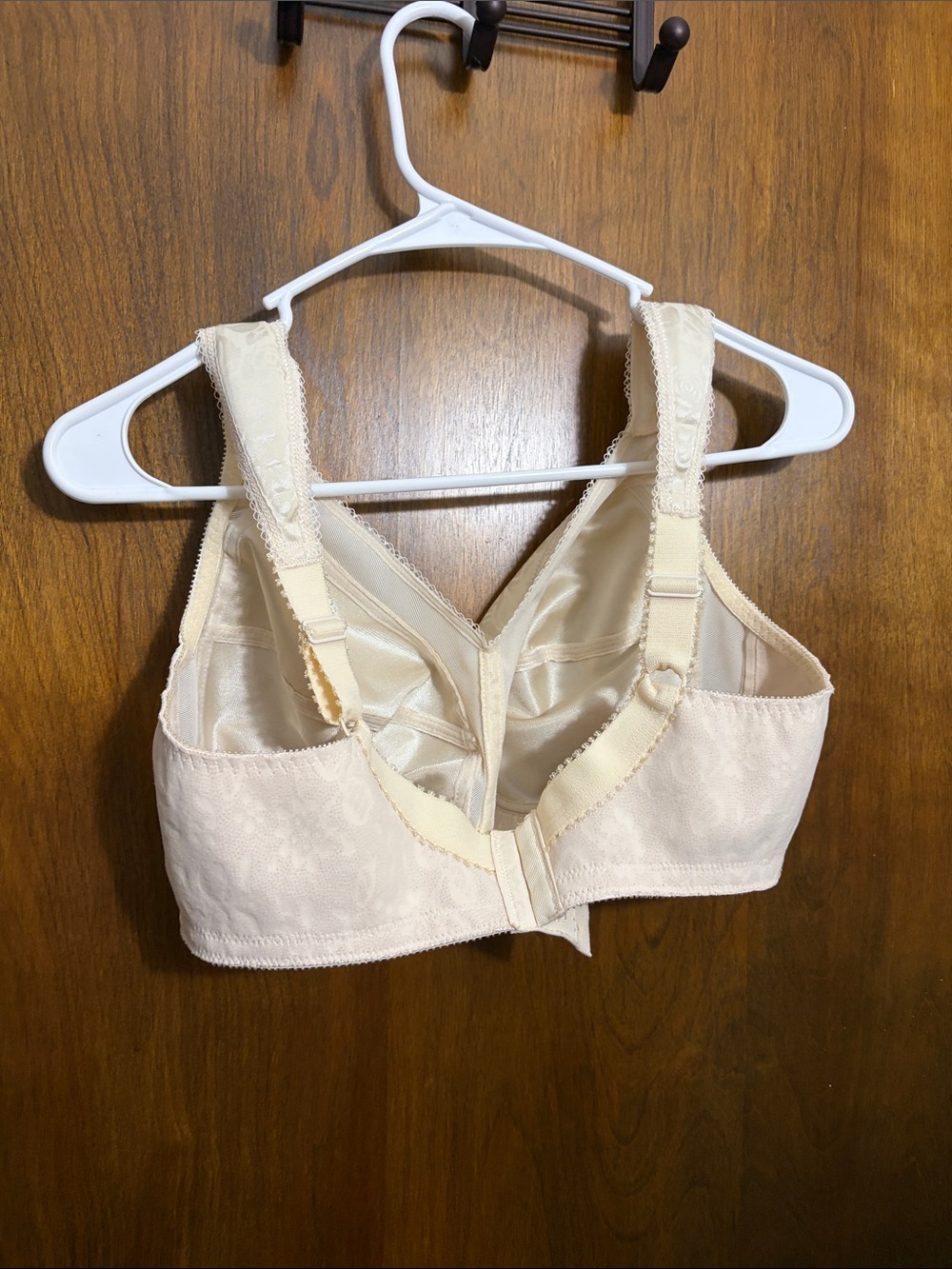 Playtex Lace-Trim Wireless Bra in Cream 40C - Picture 3 of 4